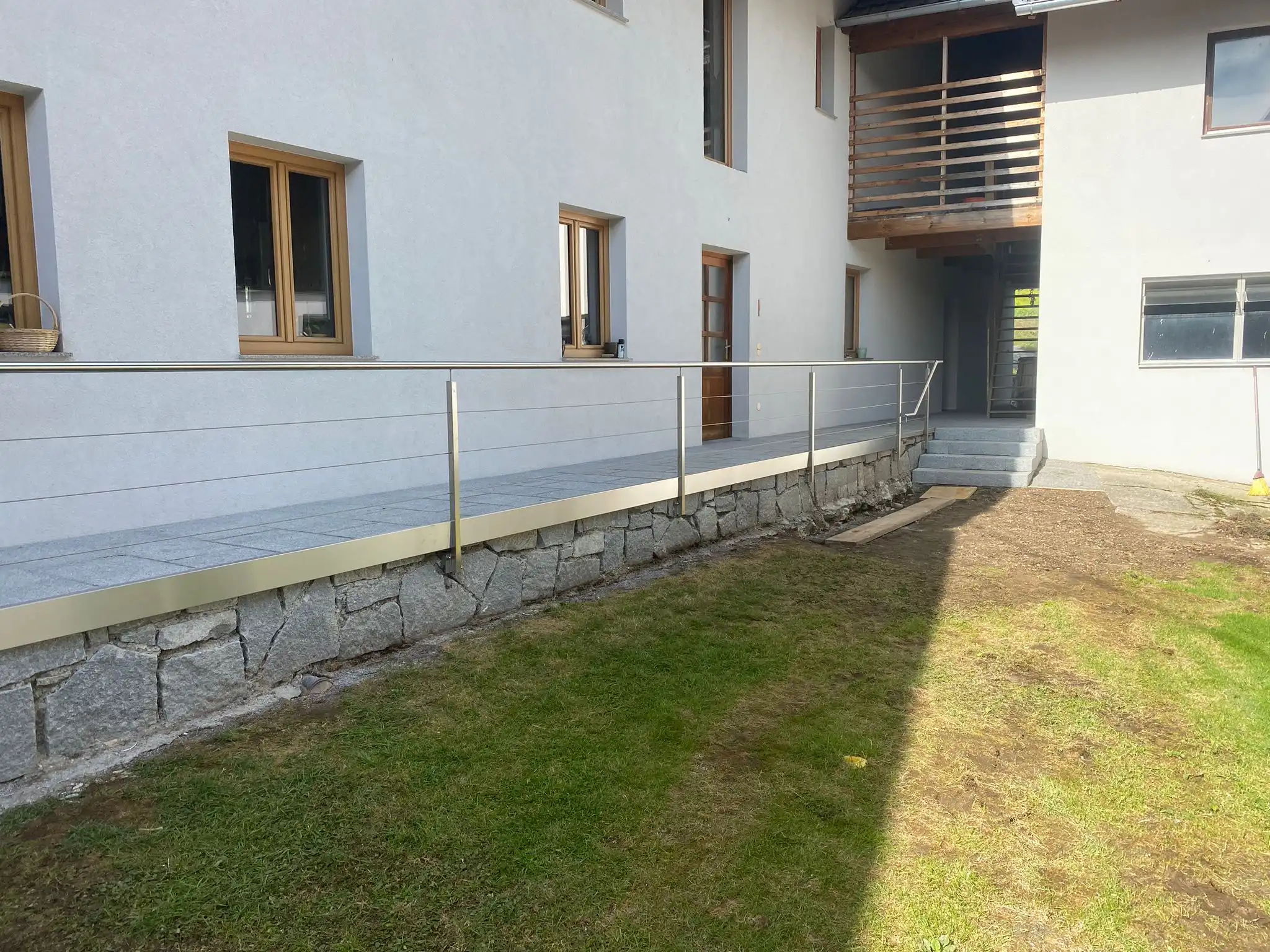 Edelstahlgeländer als Gartenzaun