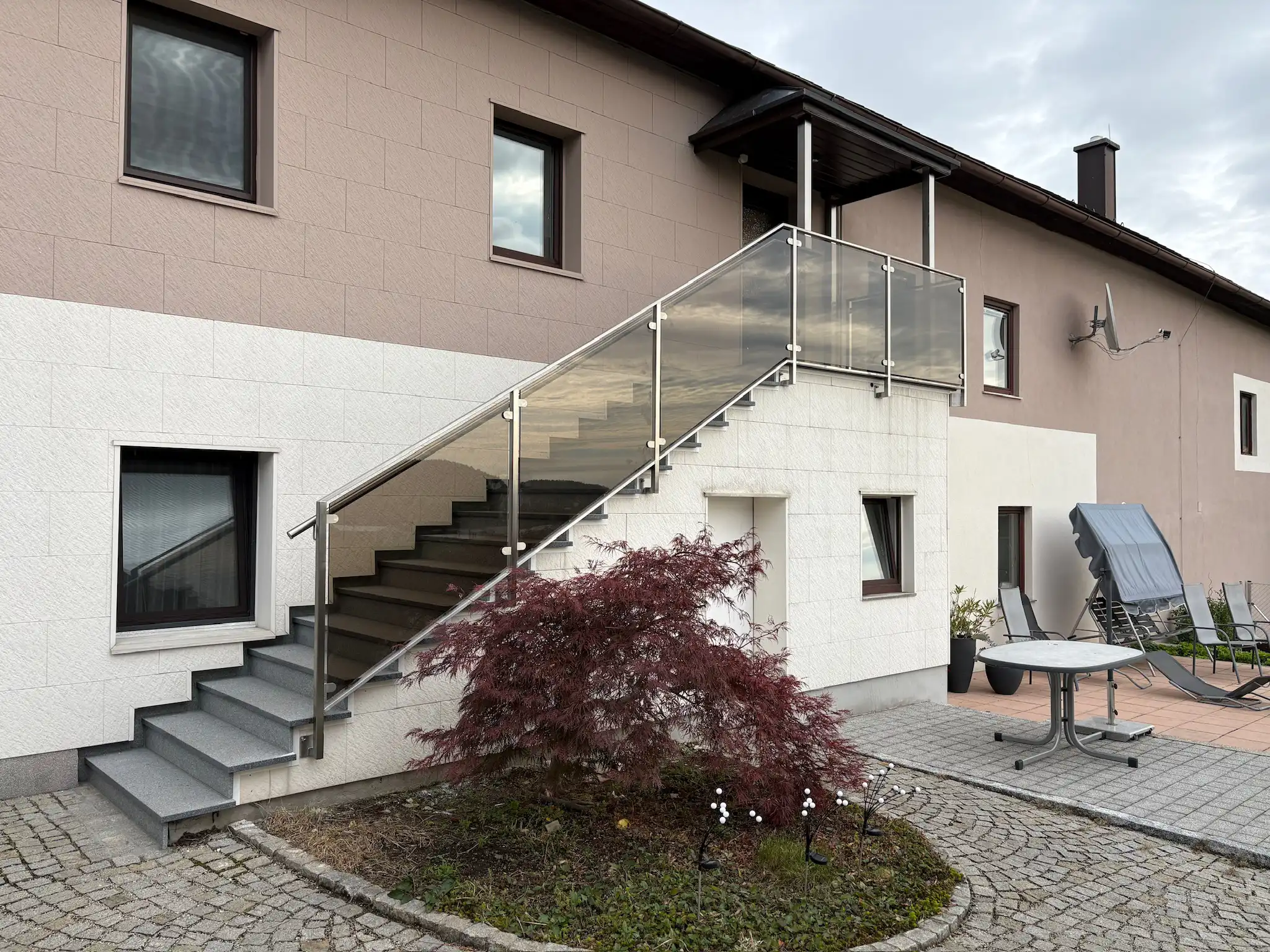 Edelstahlhandlauf mit Geländer