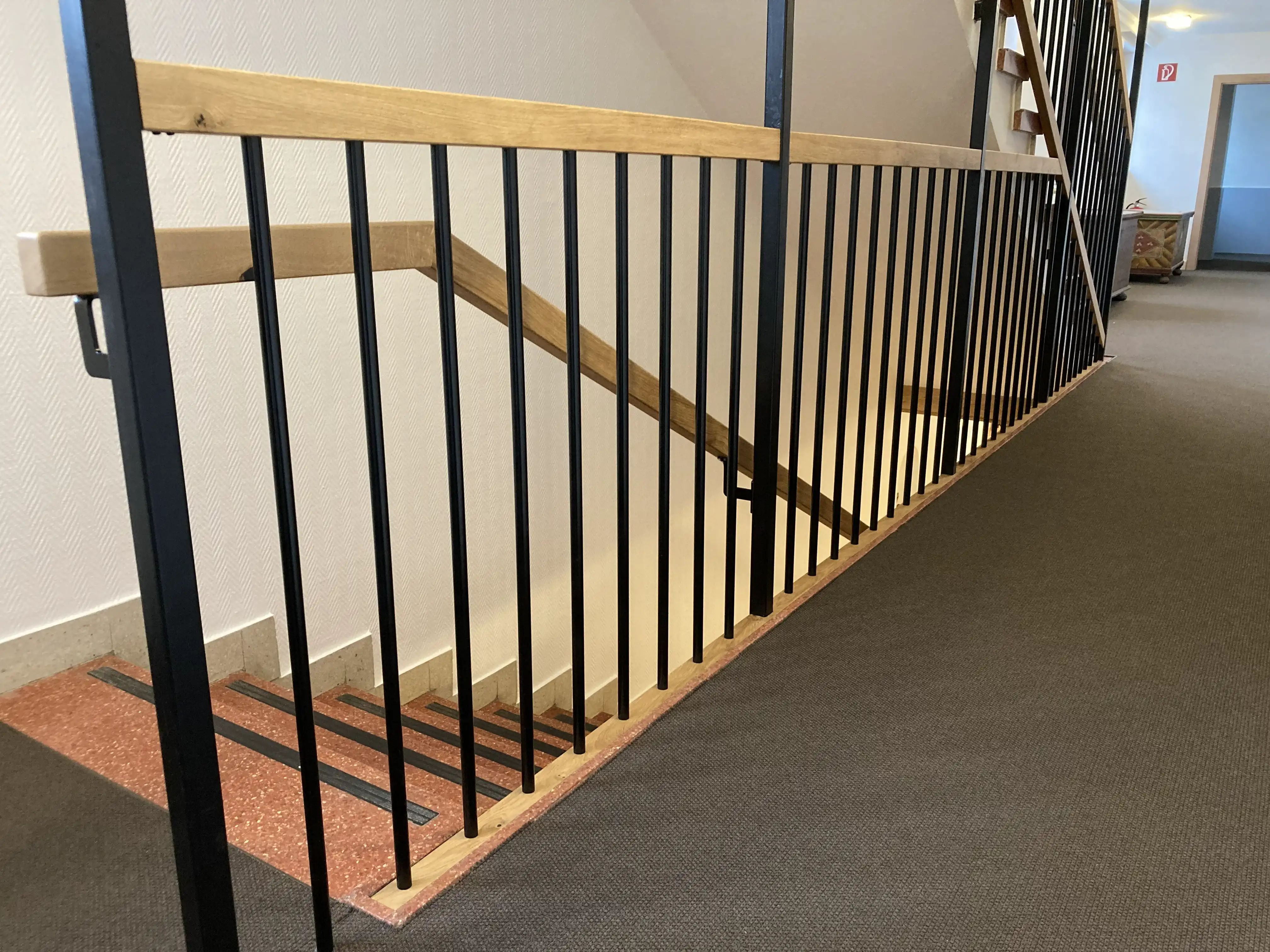 Handlauf aus Holz und Stiegengeländer Innen