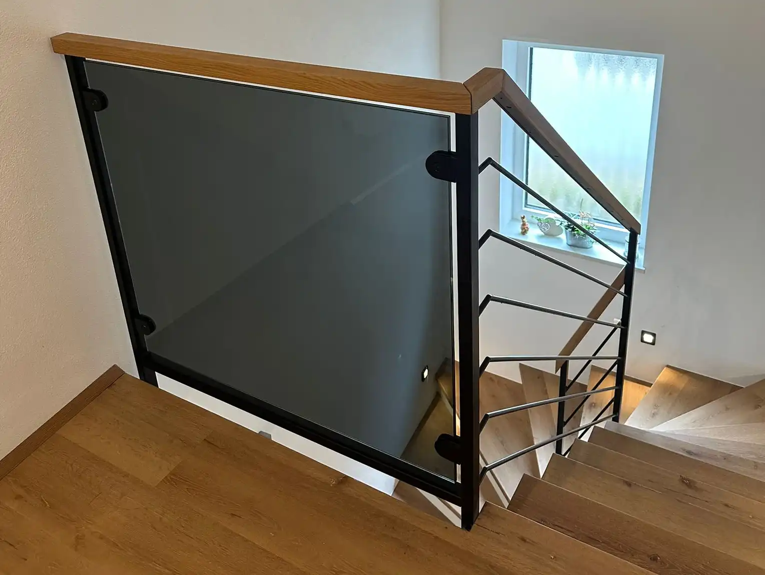 Stiegengeländer mit Glaseinsätzen