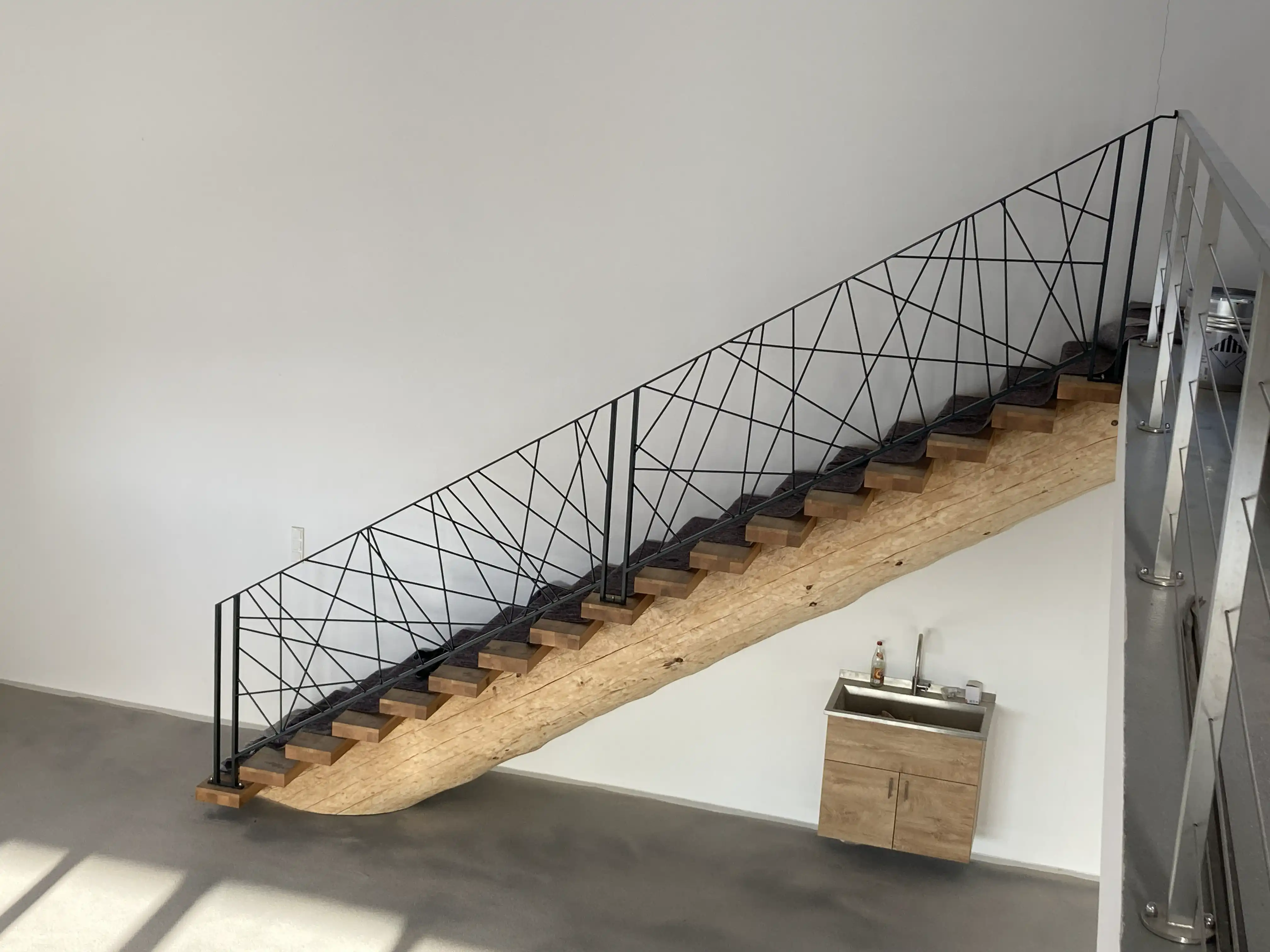 Stahlgeländer mit besonderem Muster