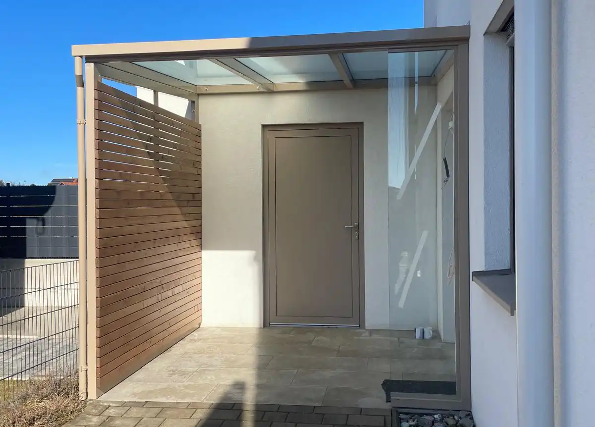 Windfang und Überdachung bei Haustüre