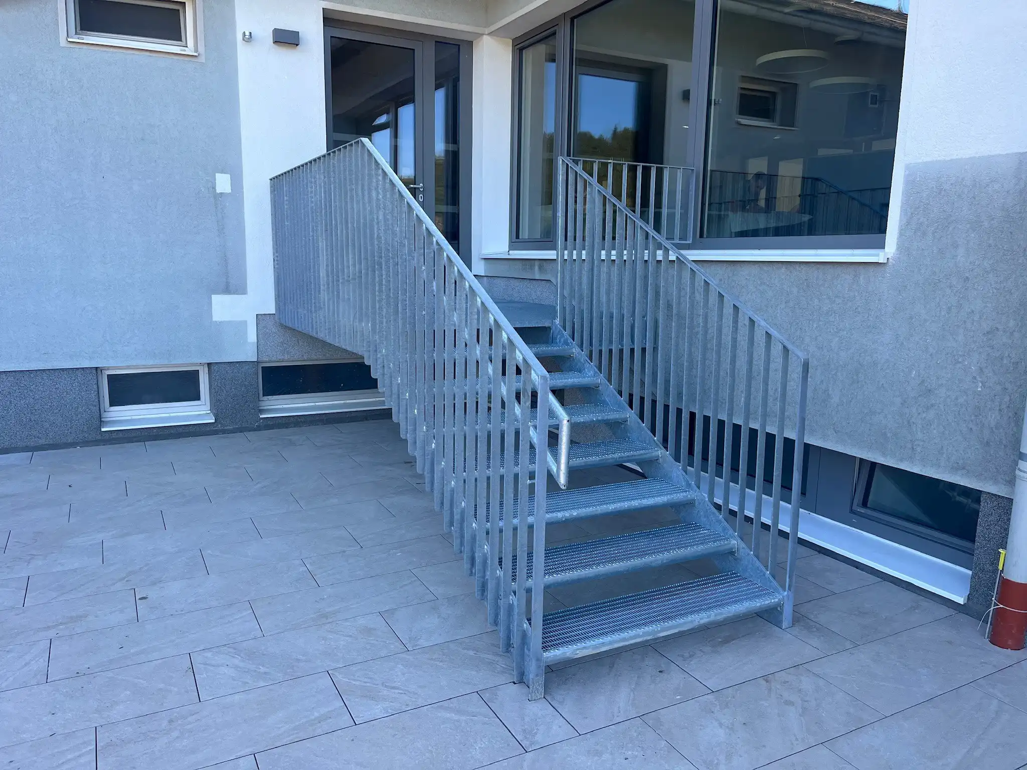 Industrie Treppe mit Geländer