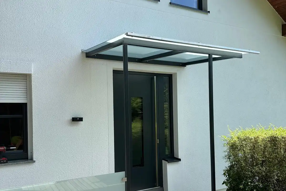 Vordach Haustüre mit Glas