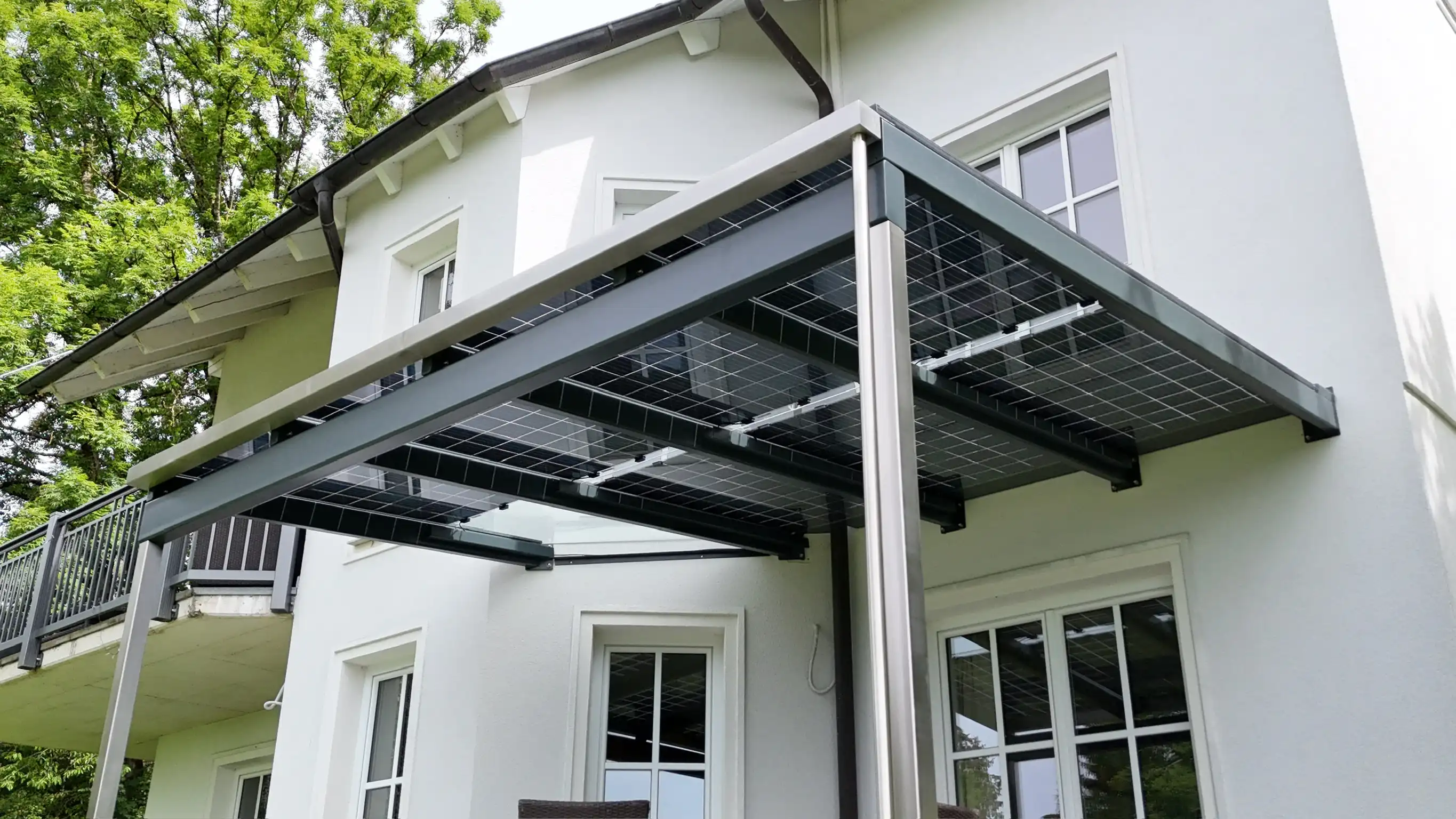 Überdachung mit Photovoltaik Elementen