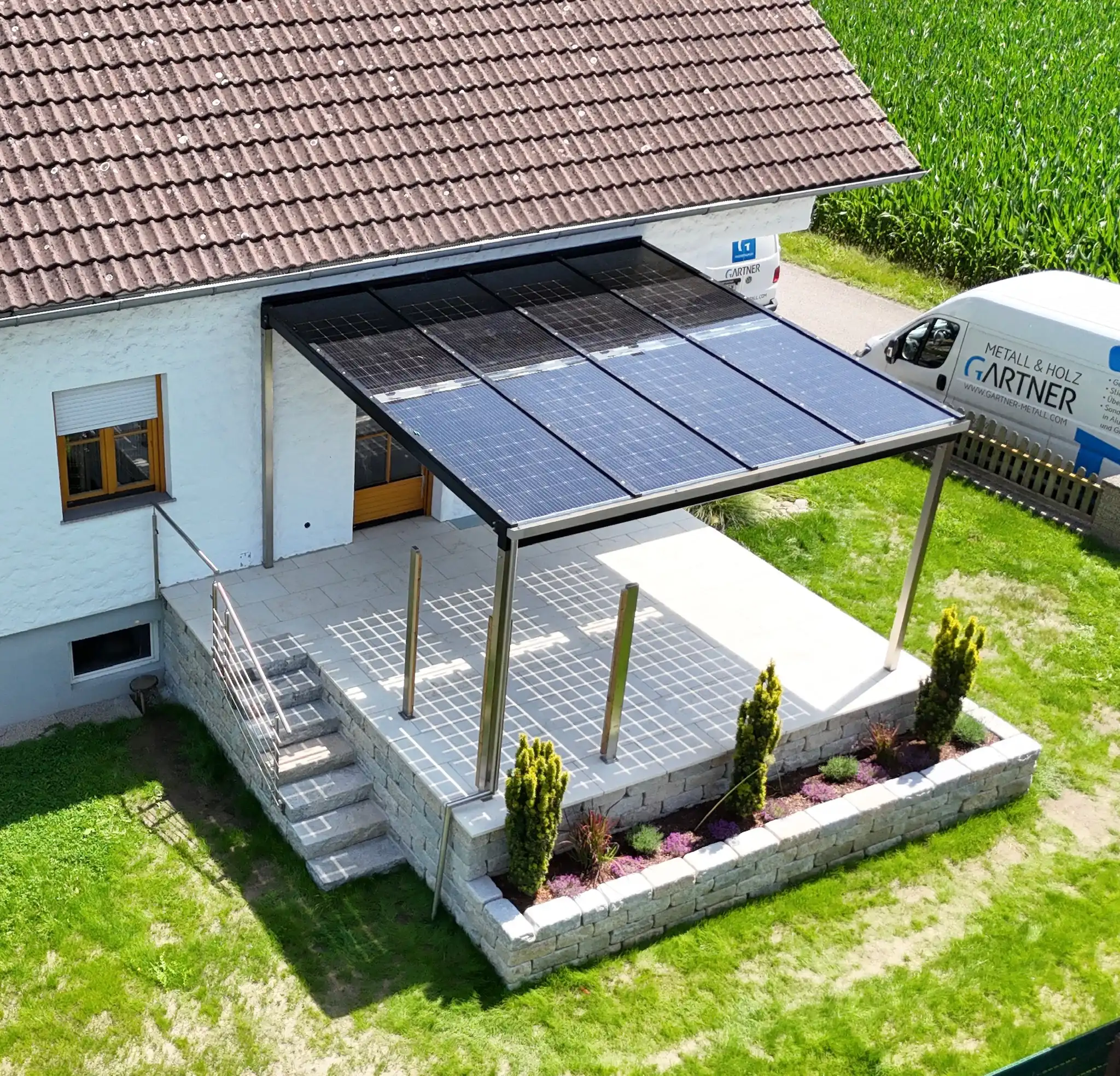 Überdachung mit Photovoltaik Elementen