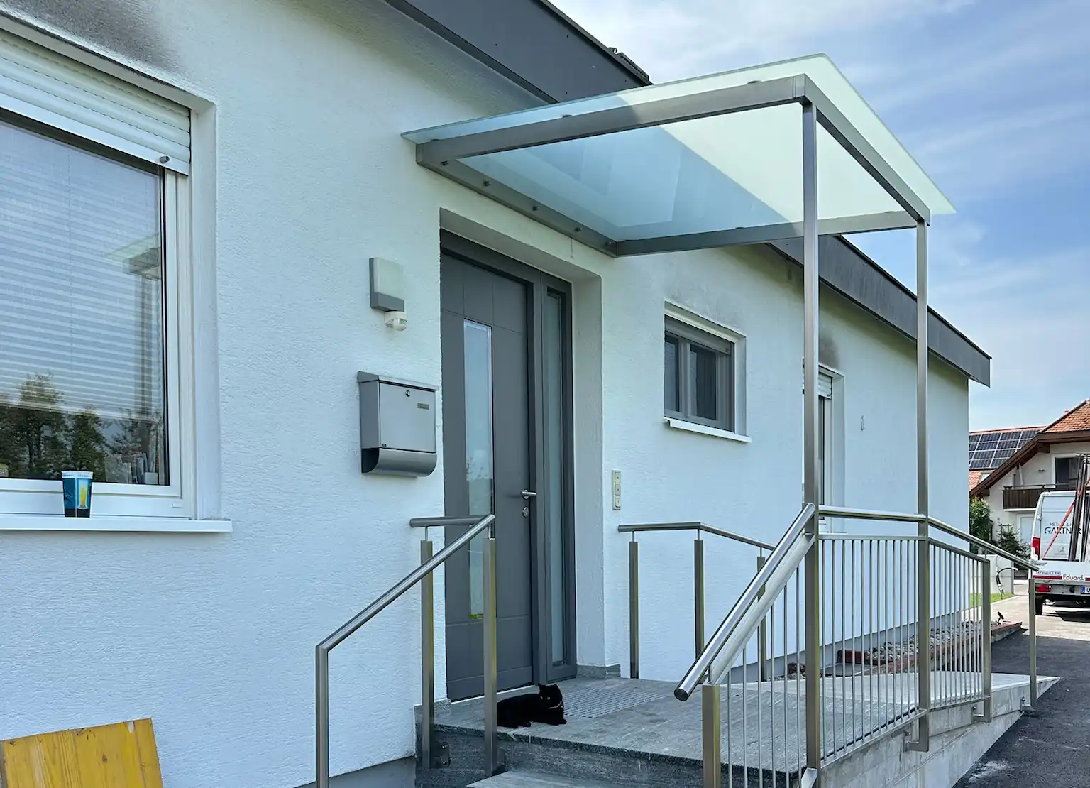 Vordach Haustür mit Milchglas